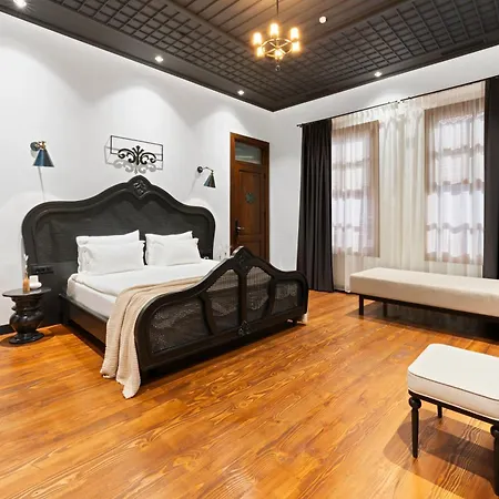 Belmondo Old Town Hotel