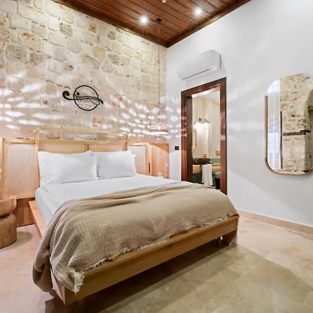 Belmondo Old Town Hotel