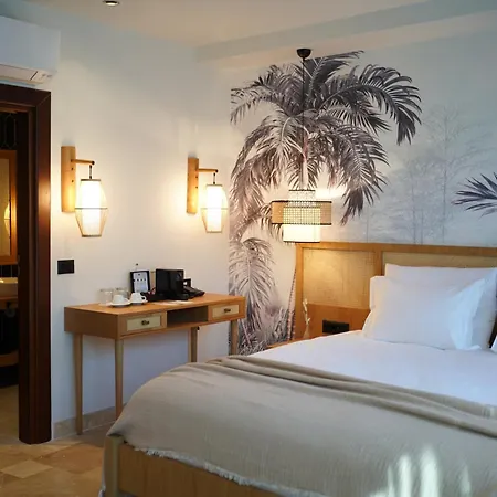 Belmondo Old Town Hotel