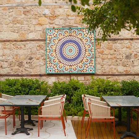 Belmondo Old Town Hotel *